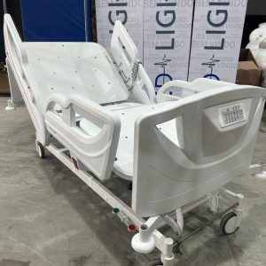 Cama hospitalar elétrica Med Light com cabeceira elevada e laterais de segurança